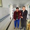 我对你的爱永不变：湖南洞口县74岁老人照顾瘫痪妻子18年